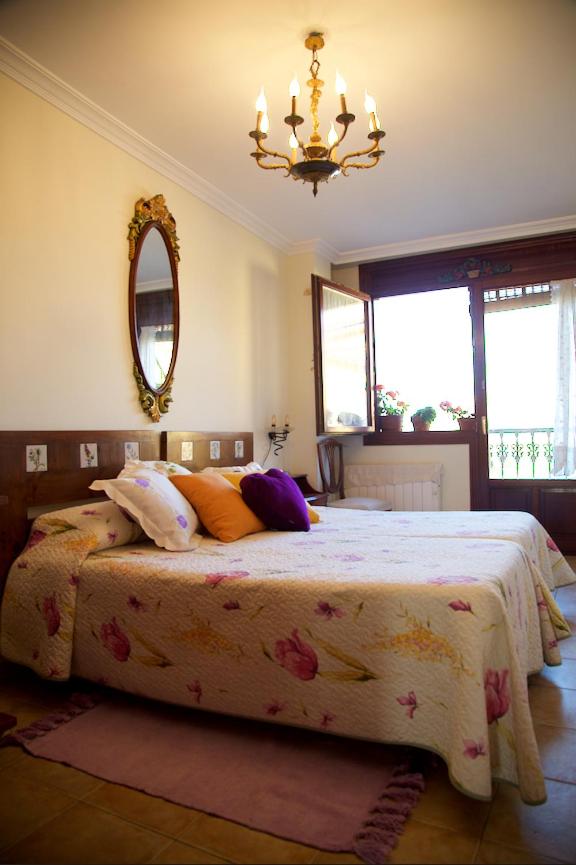 Twin Room with Private Bathroom