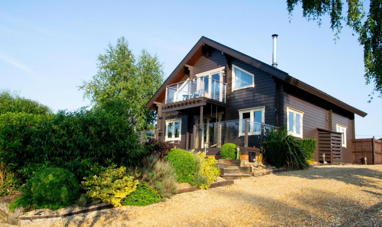 Pine Tree Lodge - Pentney Lakes - B&B