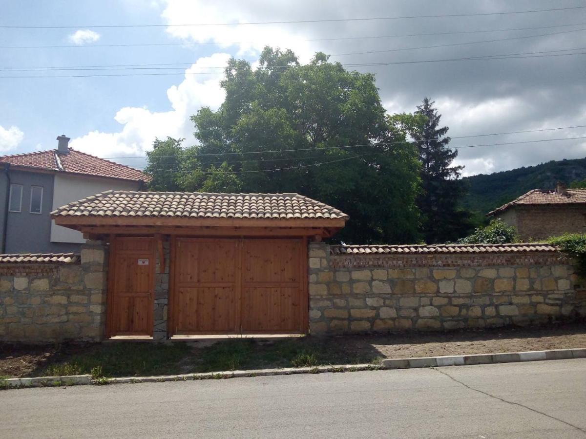 Бялата къща Калугерица - B&B