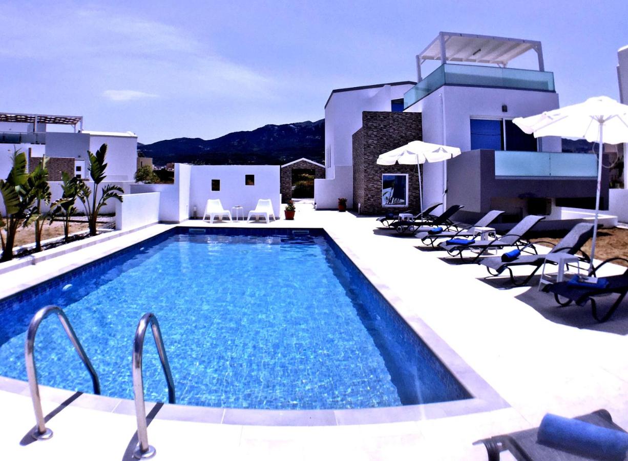 B&B Tigaki - Xenos Villa 4 - Luxury Villa With Private Swimming Pool Near The Sea - Bed and Breakfast Tigaki