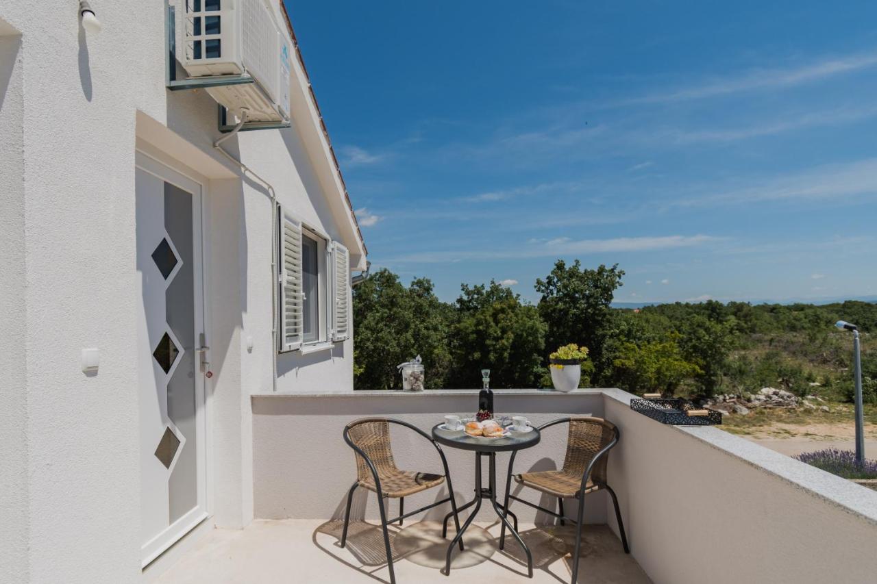 Studio Apartment Harmony NP Krka - B&B