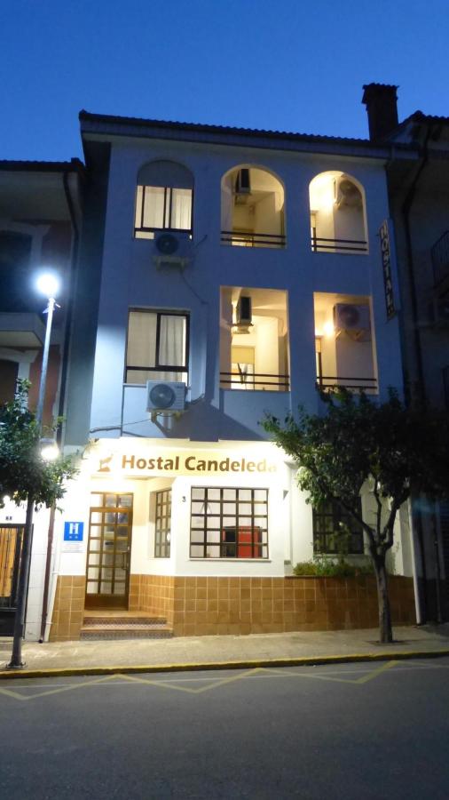 HOSTAL CANDELEDA - Bed and Breakfast