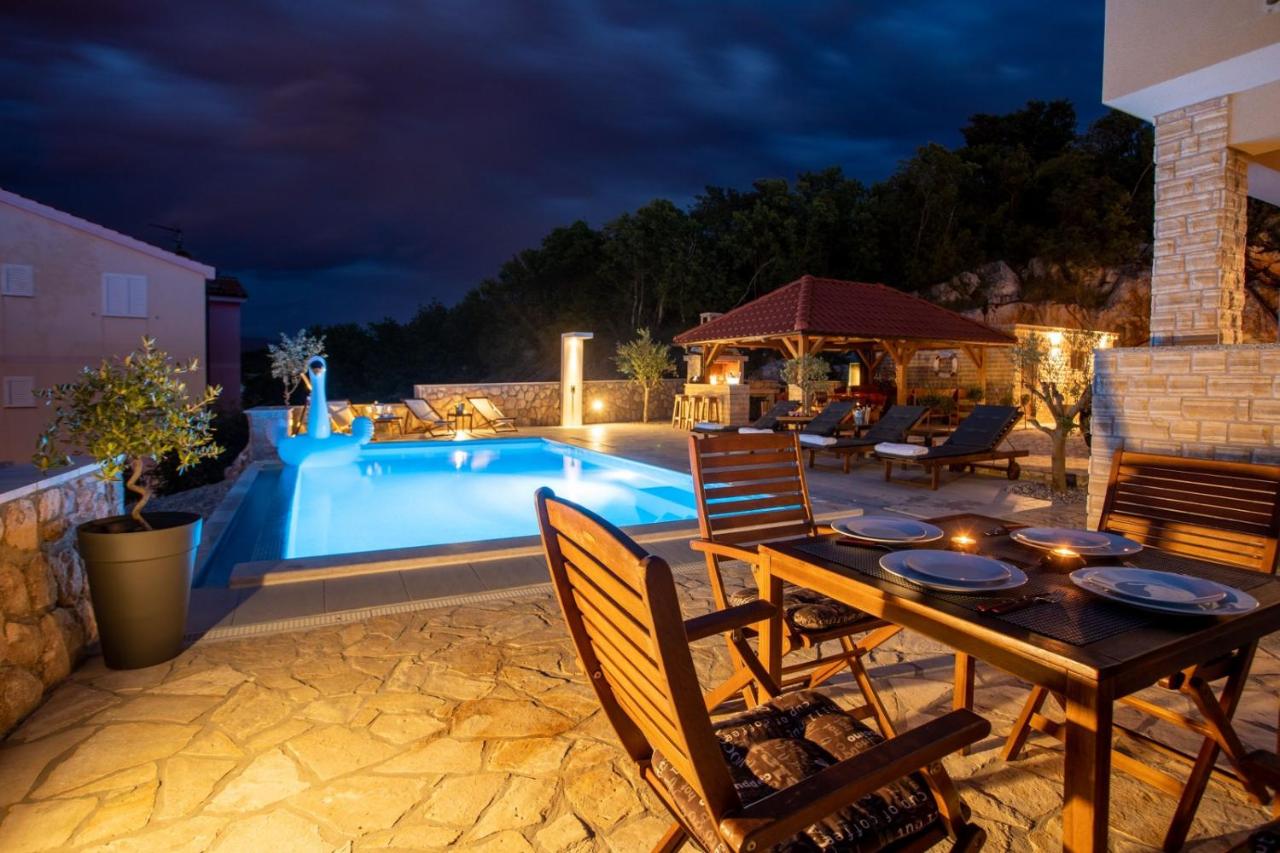 B&B Klimno - Luxury Villa Allen with HEATED Pool - Bed and Breakfast Klimno