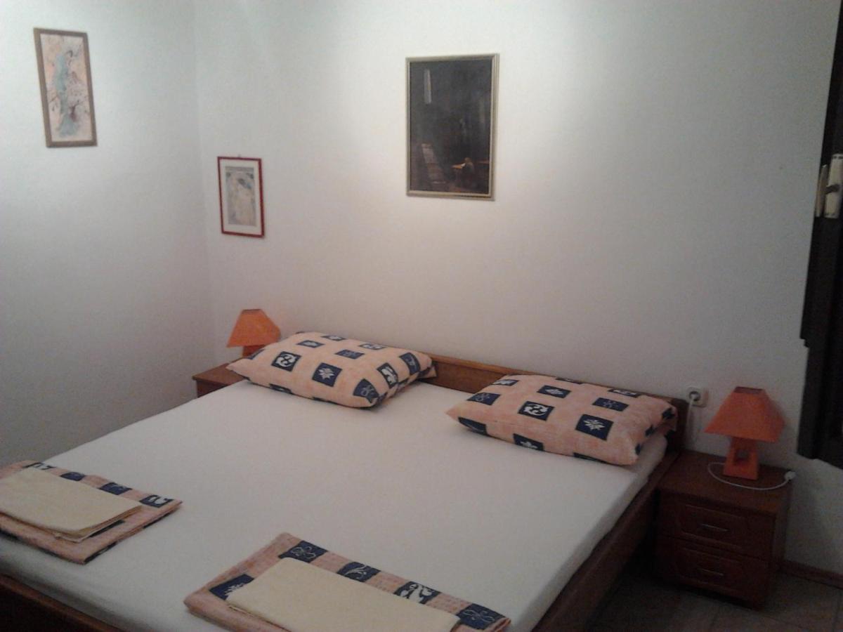 One-Bedroom Apartment with Terrace