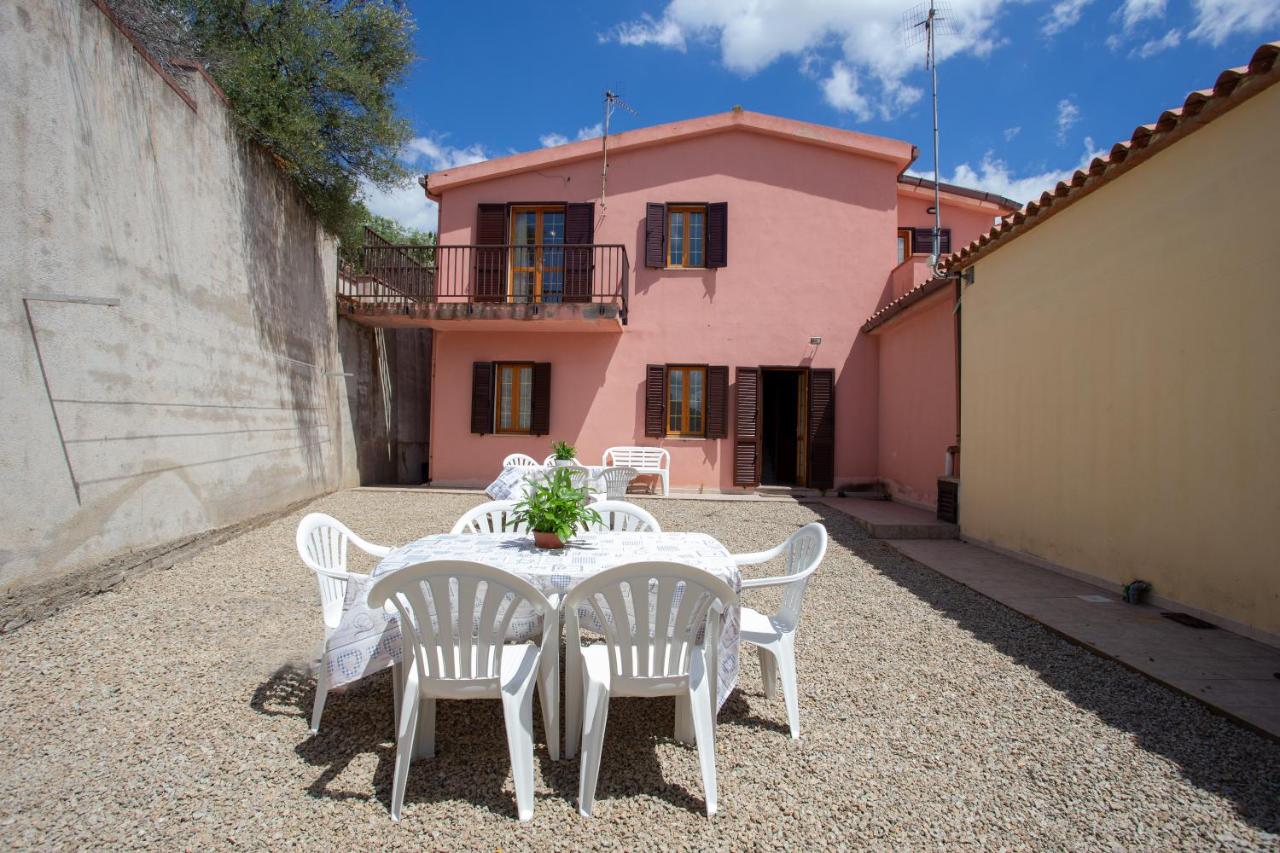 Tavolara Ichnos House - B&B San Teodoro