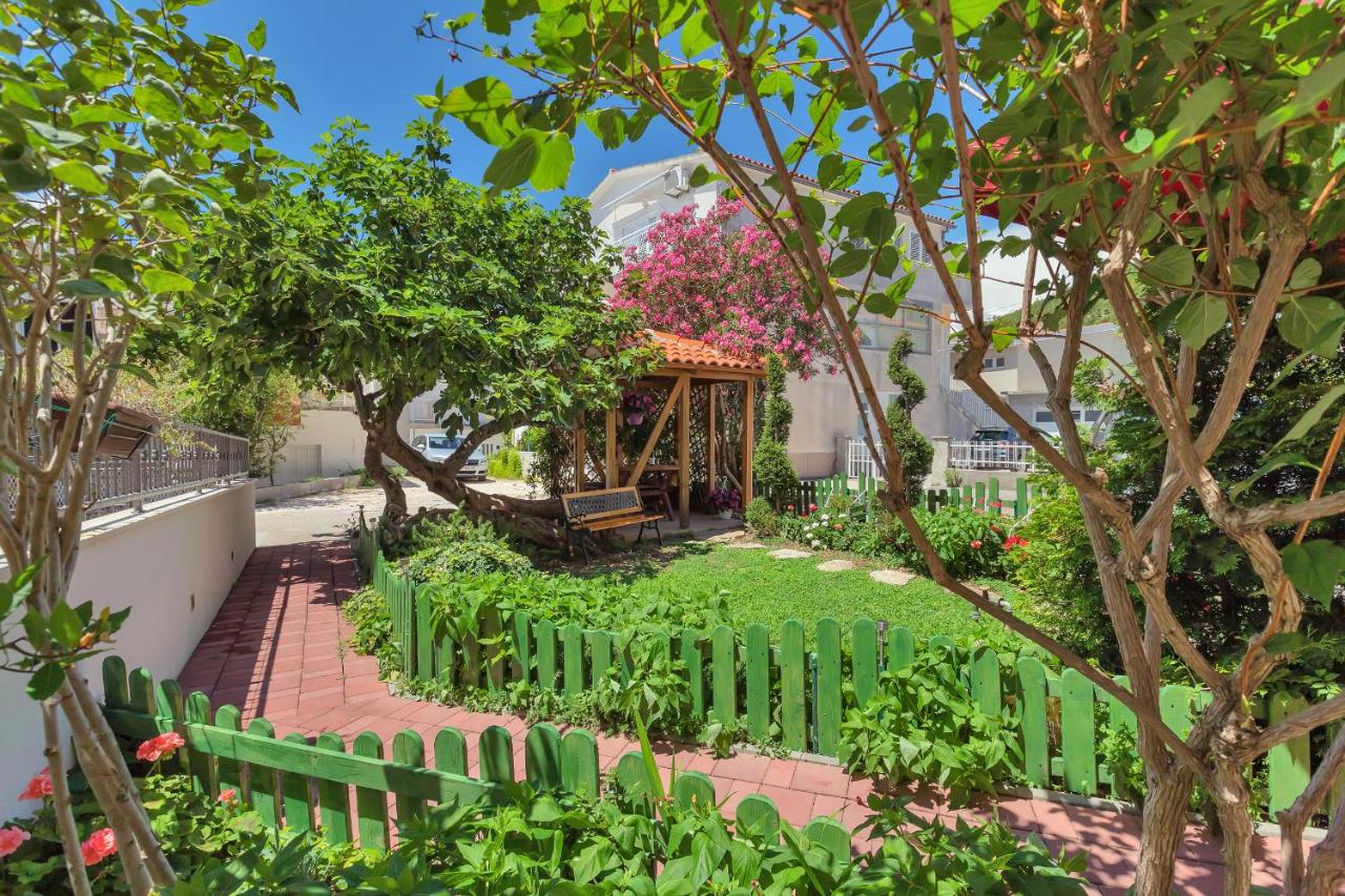 Apartmani Luna - Chambres d’hôtes
