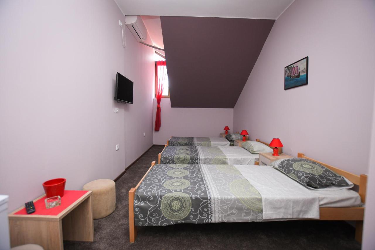 B&B Kladovo - Apartmani Genčić 2 - Bed and Breakfast Kladovo