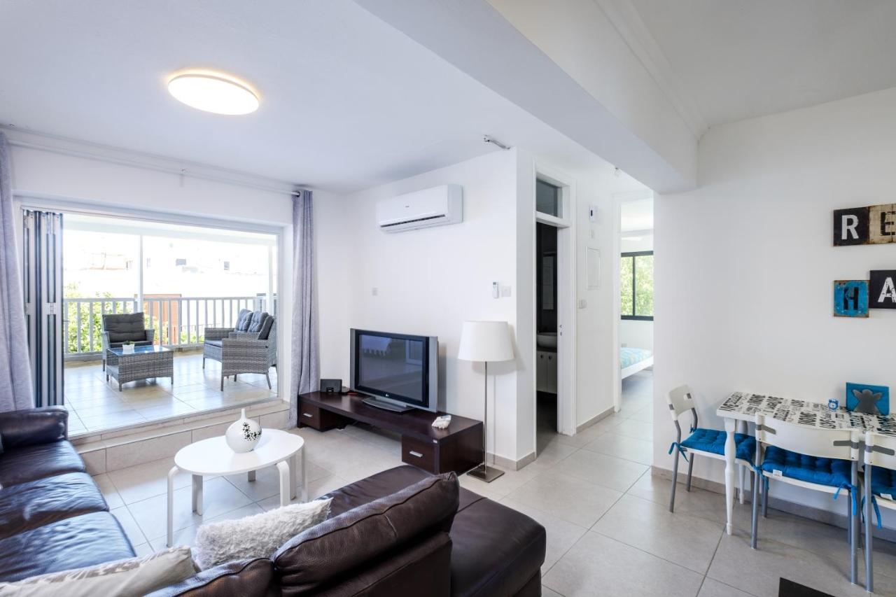 Lovely 2 BR Vacation Apt Kohili Beach - 3 Min Walk - B&B Paralímni