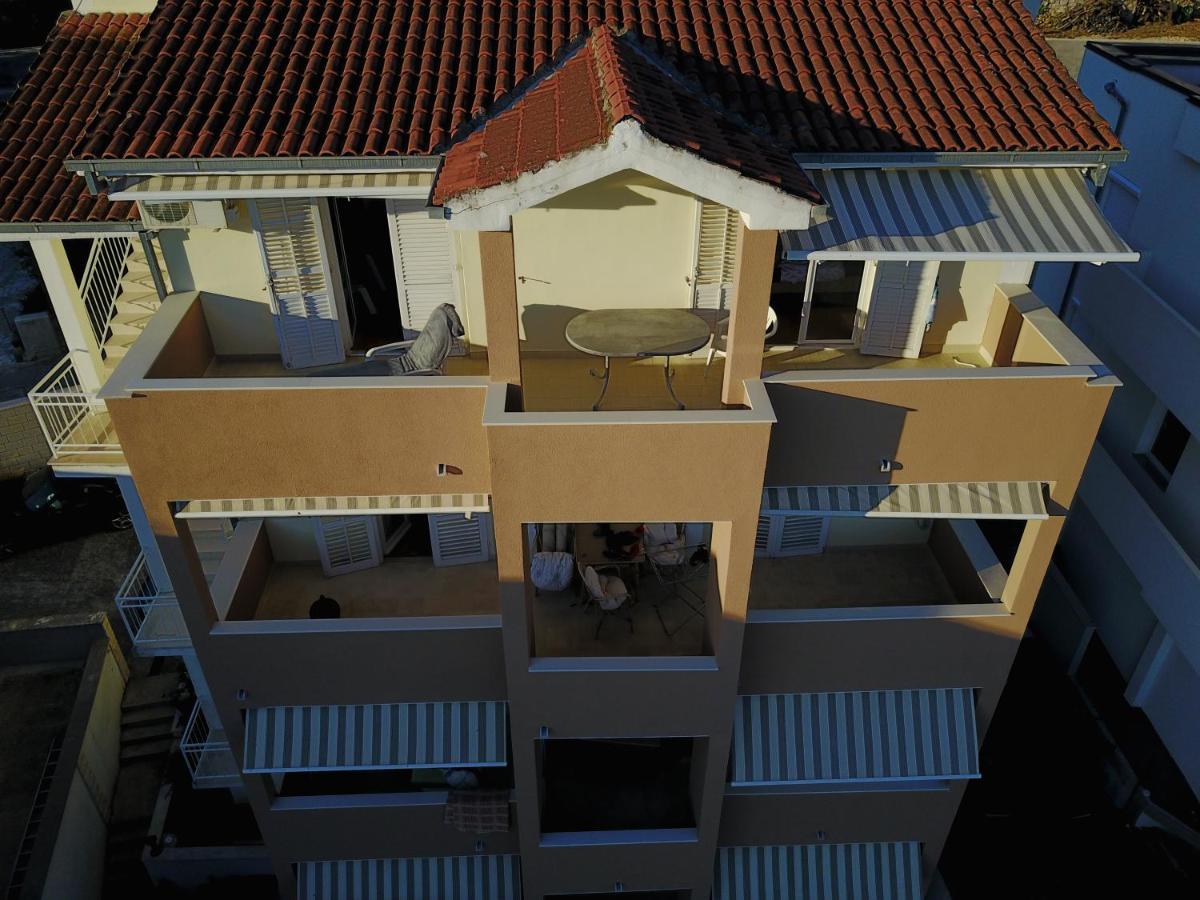 Regina & Theresa Apartments - Ferienwohnung Podgora