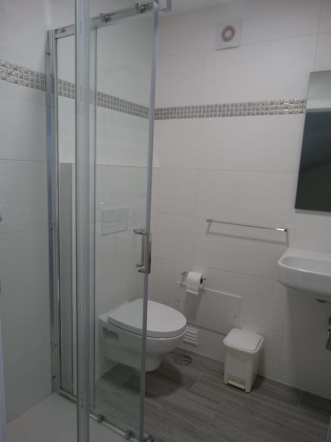 Tweepersoonskamer met 1 of 2 Bedden en Gedeelde Badkamer