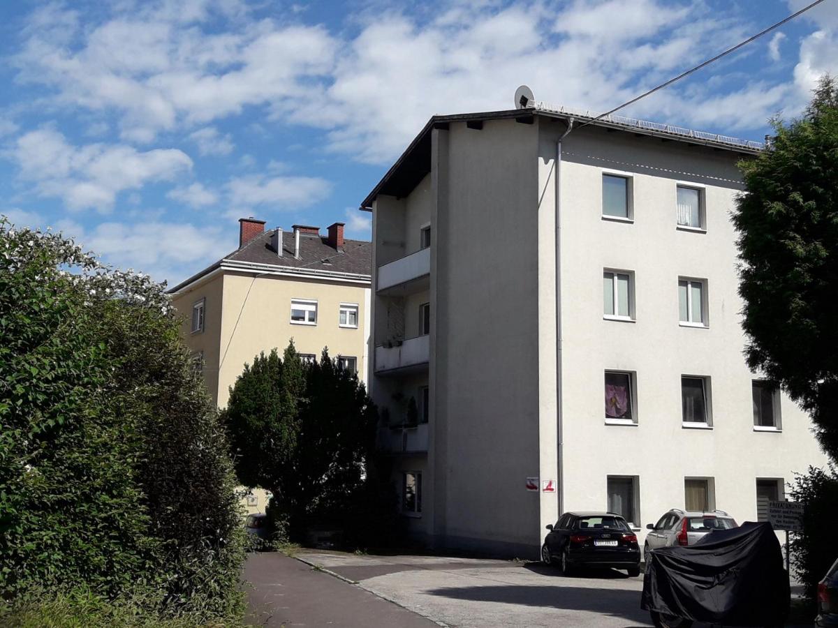 Traumapartment Pöstlingberg, reservierter Parkplatz, 4 Schlafzimmer - Chambres d'hôtes Linz