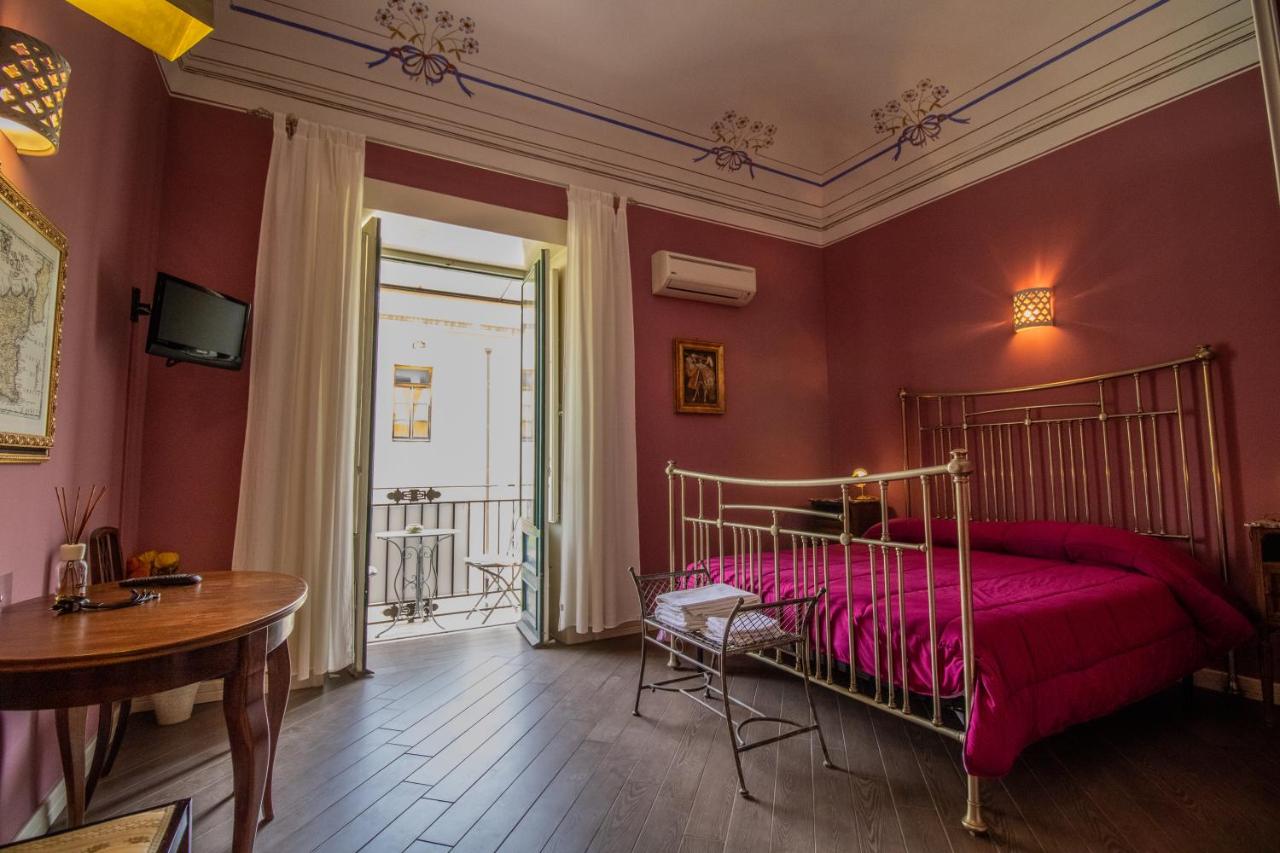Deluxe Double Room with Balcony and Sea View