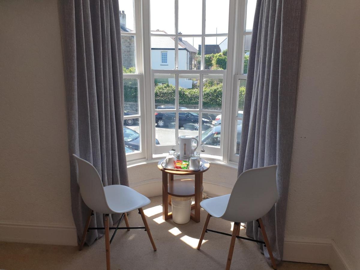 Double Room with Side Sea View En Suite