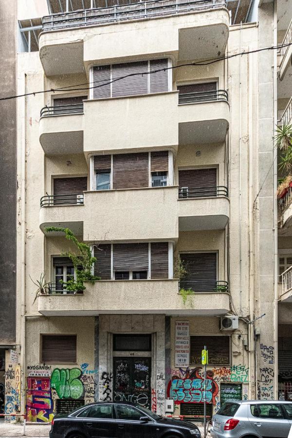 Modern 5BD Apartment in the Heart of Athens - Chambres d'hôtes Athènes