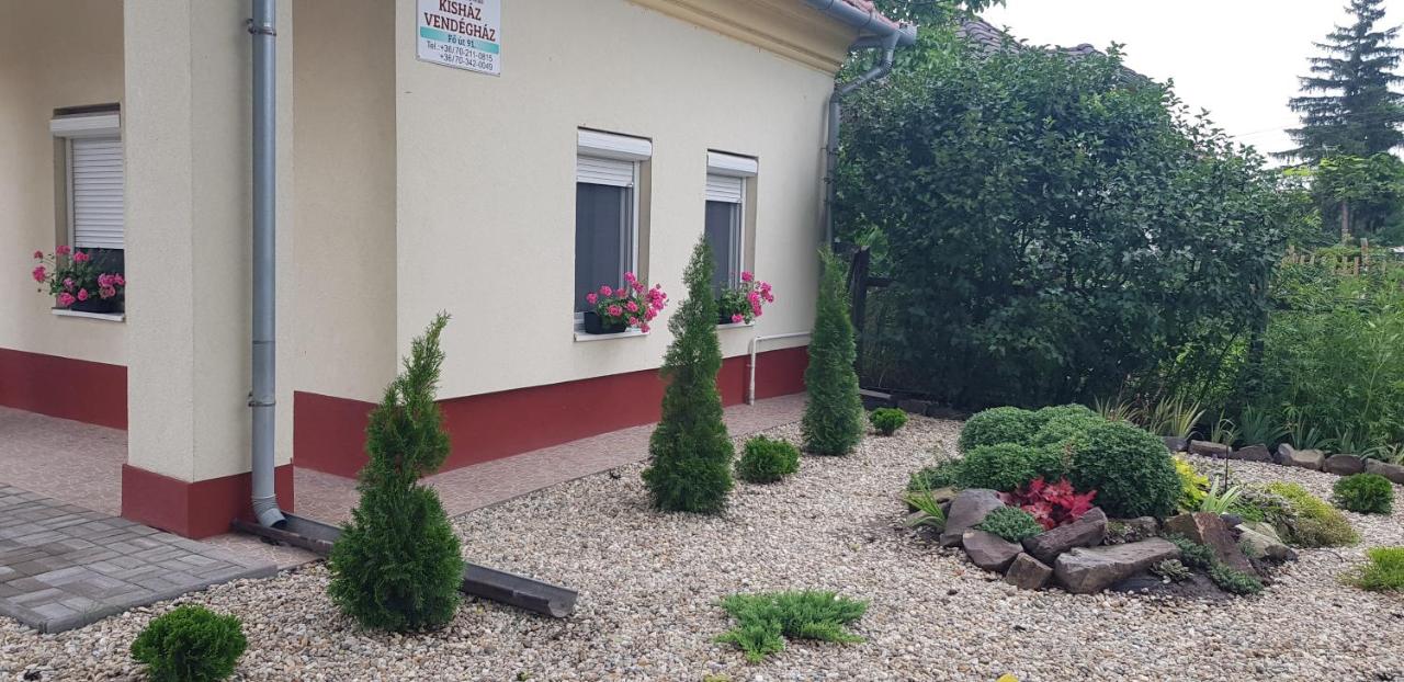 Harmónia Kisház Vendéghàz - B&B Poroszló