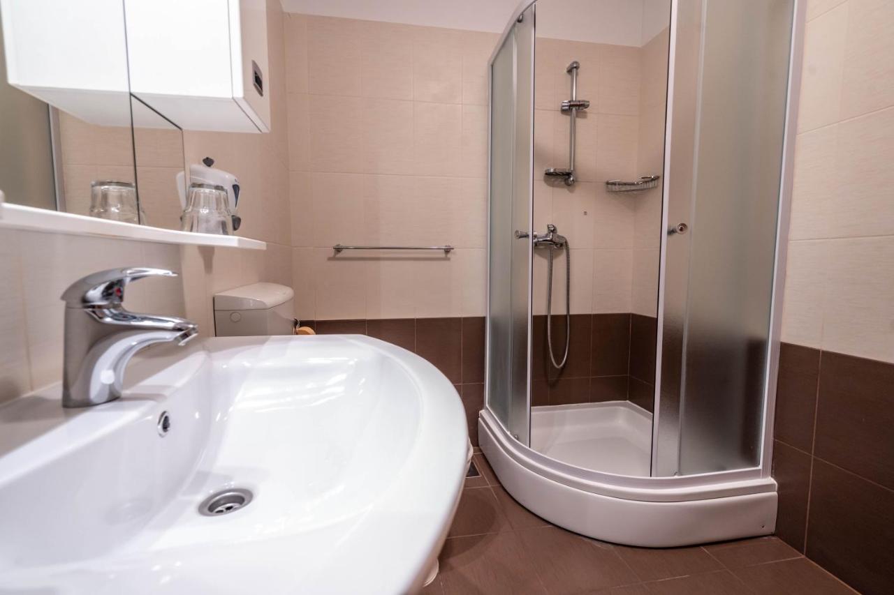 Studio Apartment (2 Adults)