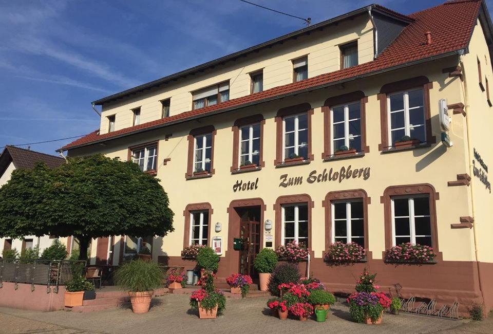 B&B Wadern - Hotel Restaurant zum Schlossberg - Bed and Breakfast Wadern