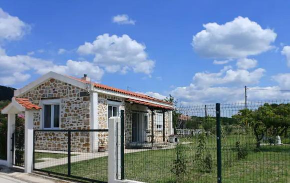 The Stone House - Ferienwohnung Nípsa