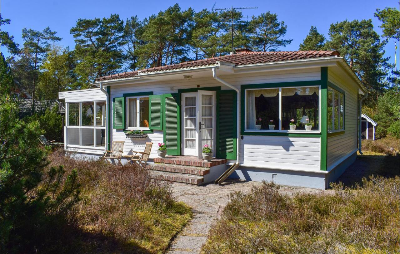 B&B Höllviken - Awesome Home In Hllviken With Kitchen - Bed and Breakfast Höllviken