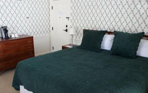 Standard Zimmer mit Kingsize-Bett