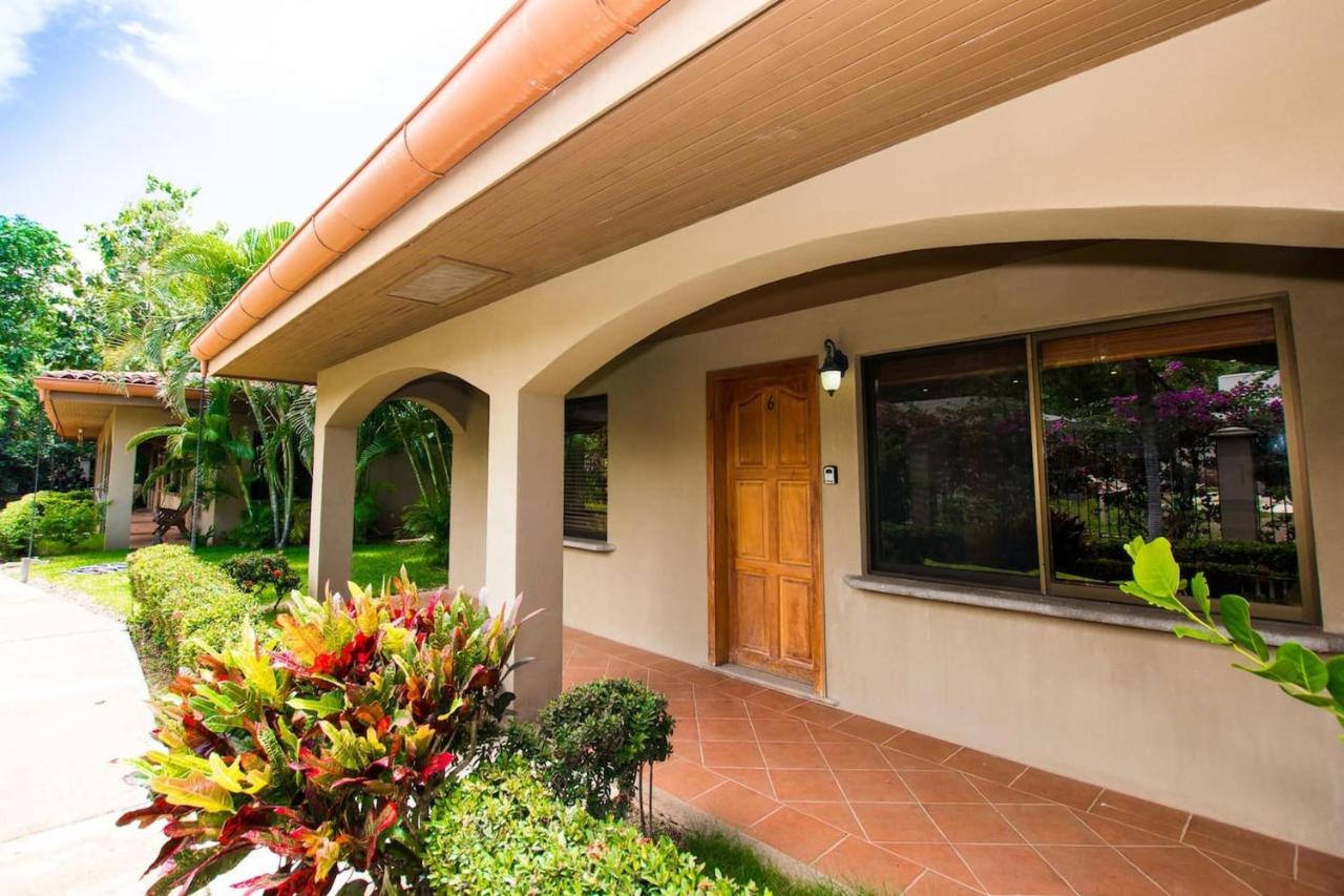 Charming unit that sleeps 4 - with pool - walking distance from Brasilito Beach - B&B