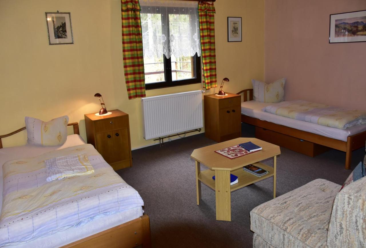 Doppel-/Zweibettzimmer mit eigenem Bad