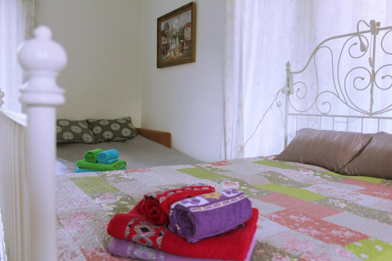 Family Room with Garden View