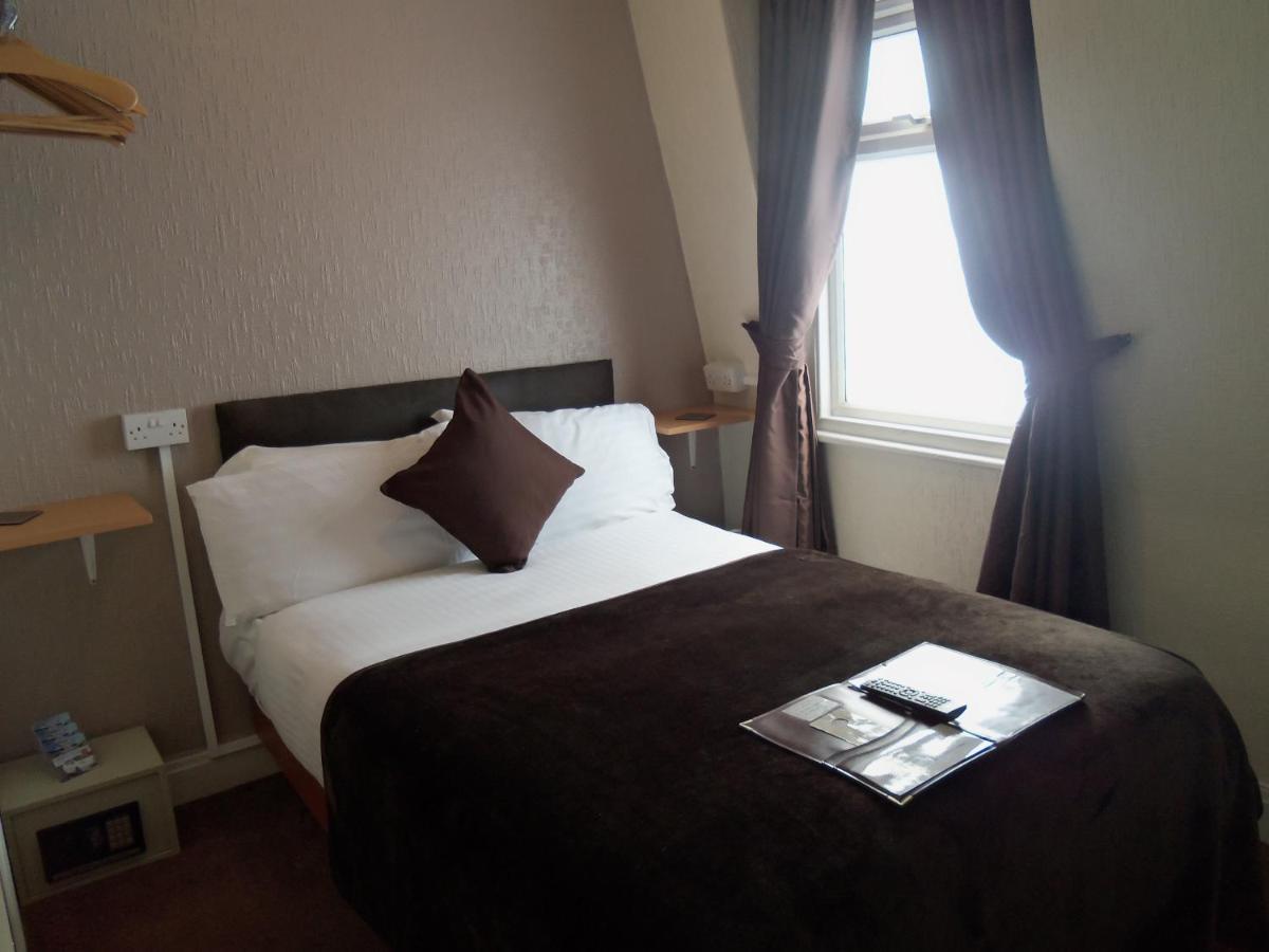 Budget Double Room with Private Bathroom