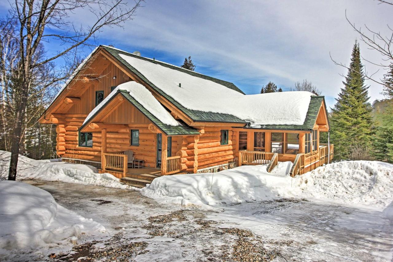 Lakefront Log Cabin with Dock about 9 Mi to Lutsen Mtn - B&B