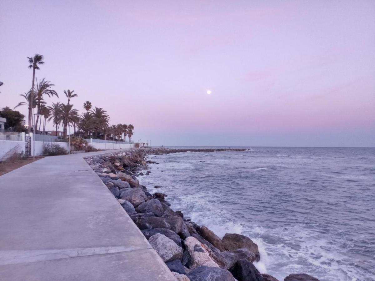 M1 403 Frontal al Mar Vistas Terraza y Wifi - Chambres d'hôtes Benalmádena