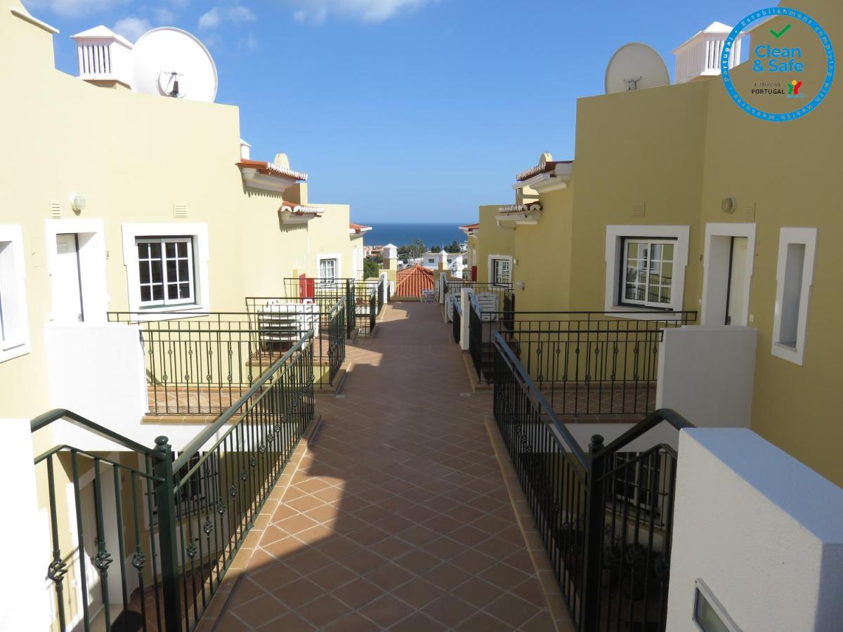Apartamento T1 com vista mar perto da Praia N.ª Sra. da Rocha - B&B