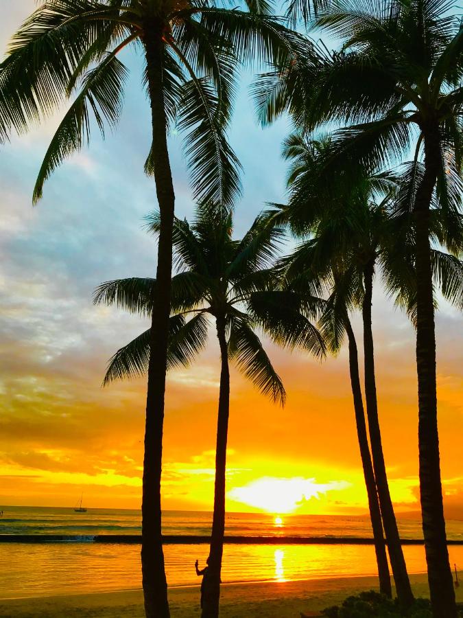 WAIKIKI 2 BEDROOMS, 1 BATH, FREE PARKING, SLEEP 6 - B&B