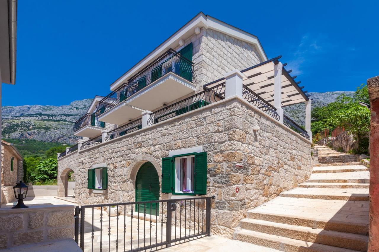 Rustic Villa Nina - Dalmatian Stone Mansion - Chambres d’hôtes Tučepi