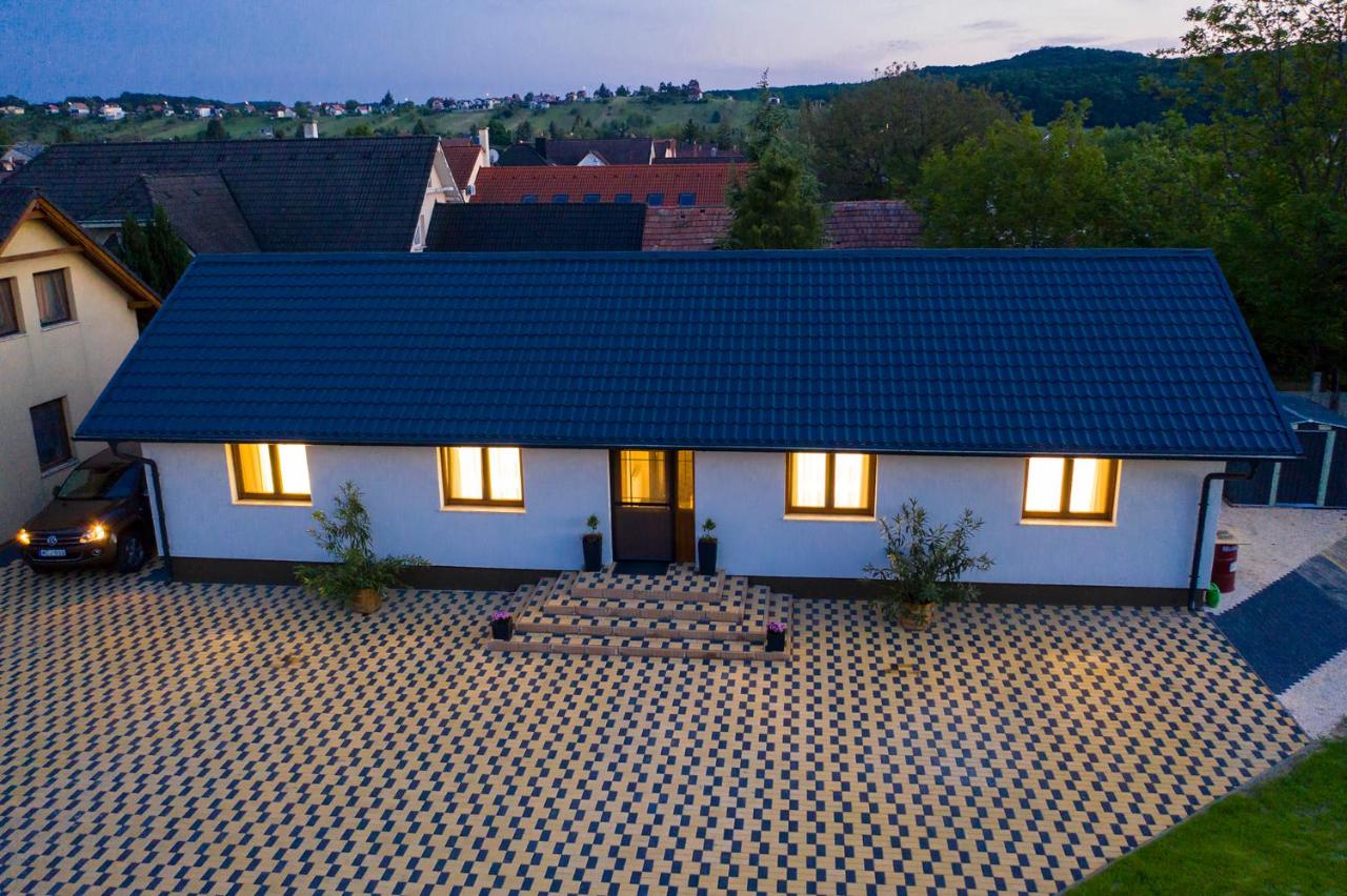 Bodzaház Apartman - Ferienwohnung Tarian