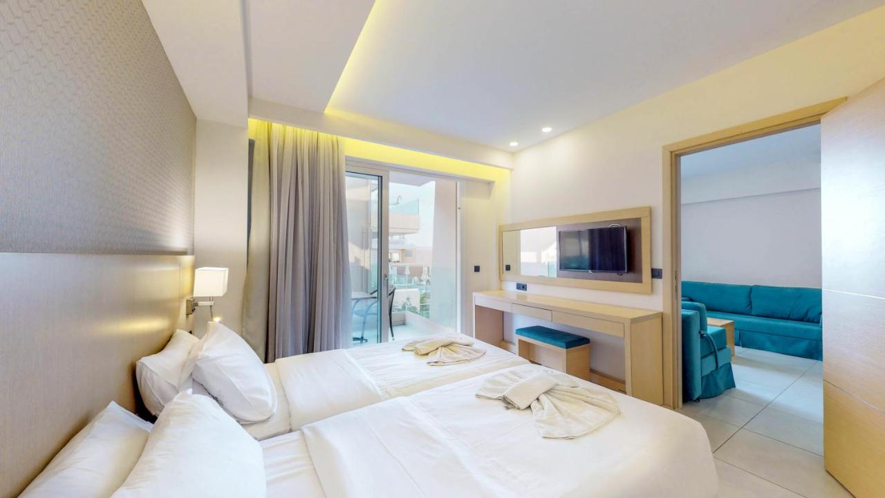 Superior One-Bedroom Apartment with Pool View