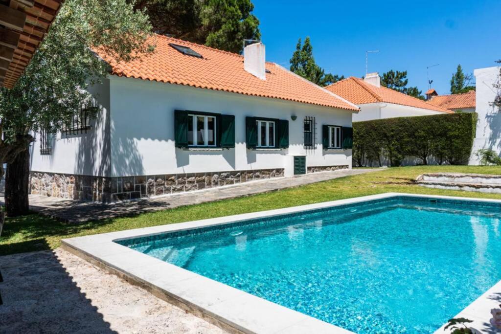 B&B Nafarros - Sintra • Banzão House with Swimming Pool - Bed and Breakfast Nafarros