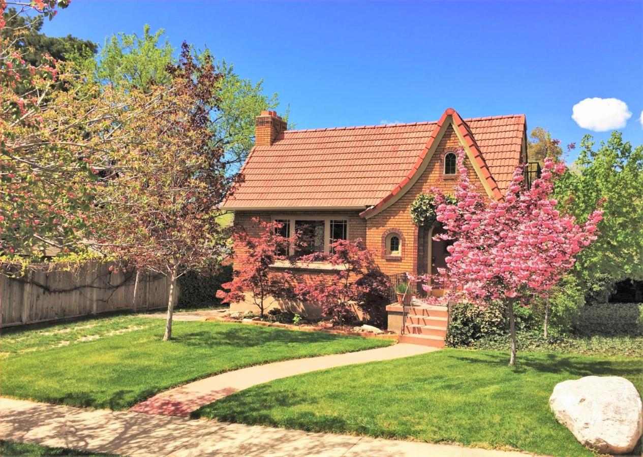 B&B Salt Lake City - 6-Bedroom Tudor in the Downtown Historic District - Bed and Breakfast Salt Lake City