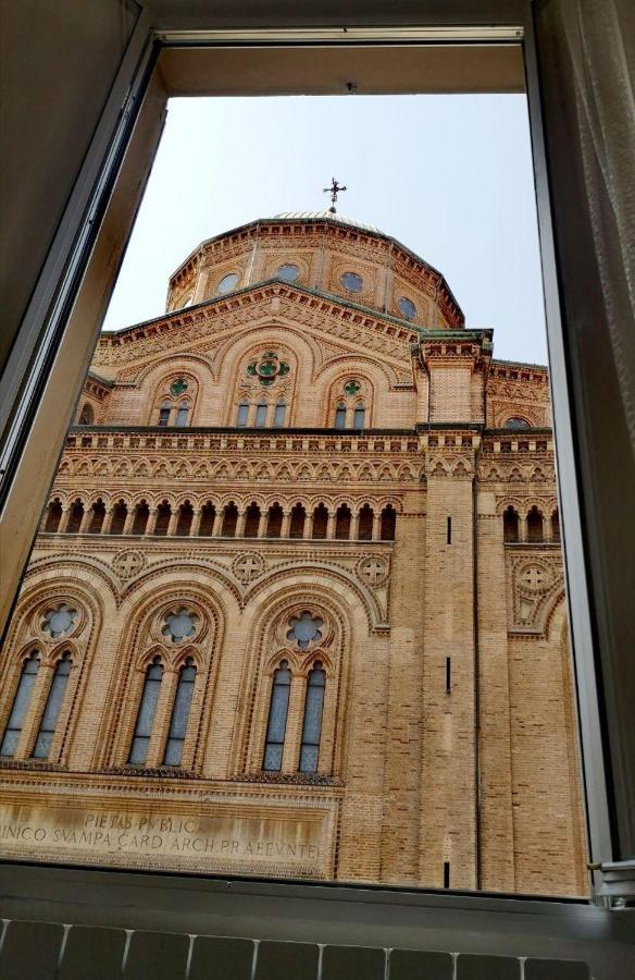 CAMERA e BAGNO PRIVATO a 3 minuti dalla Stazione - B&B