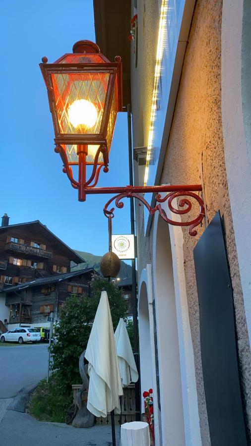 Gasthaus Edelweiss - Bed and Breakfast Langwies