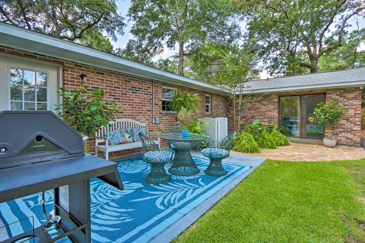 B&B Beaufort - Downtown Home with Yard and BBQ - 6 Mi to Downtown! - Bed and Breakfast Beaufort