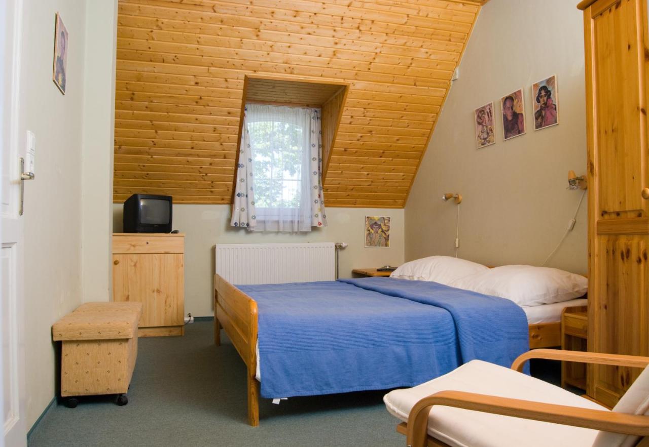 Doppel- oder Zweibettzimmer