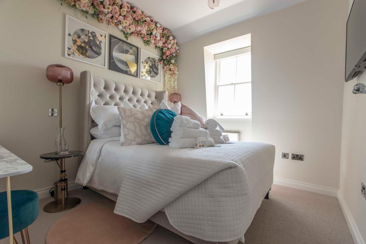 B&B Bath - Beautiful, modern apartment in Hope Place Bath, 1 Bedroom Luxury City Centre Apartment with Beautiful City Views, a stones throw from The Royal Crescent in Bath - Bed and Breakfast Bath