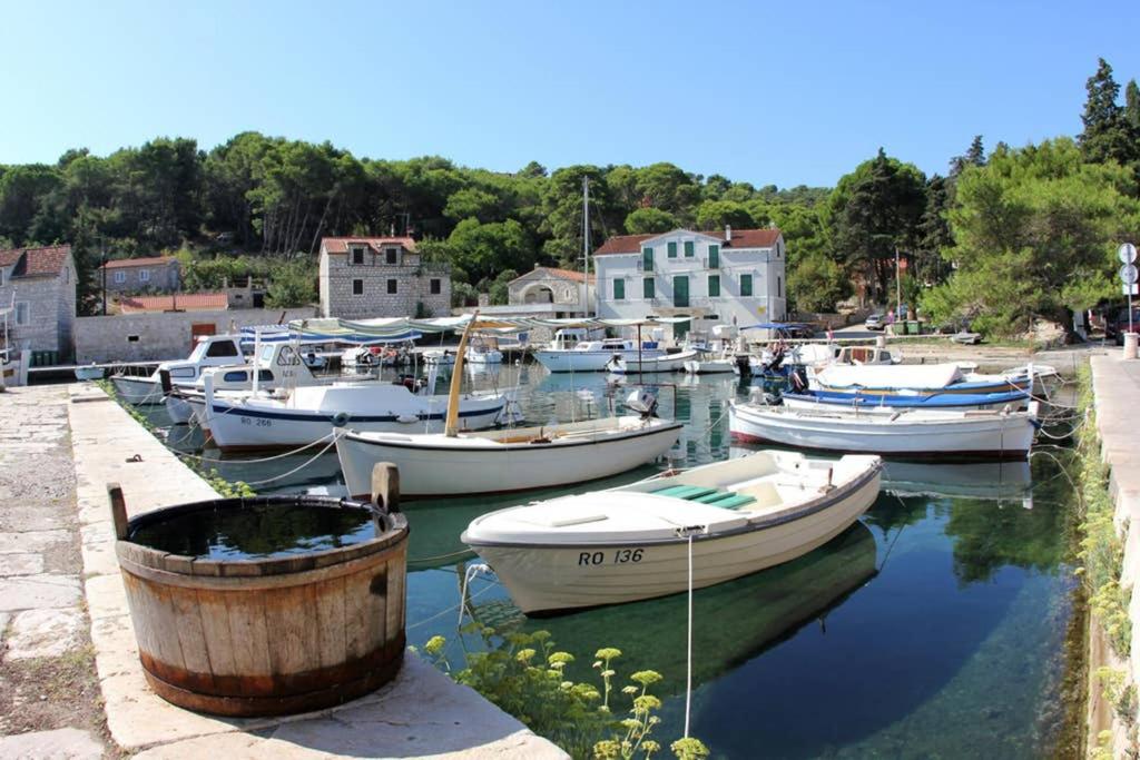 Private luxury Villa del Mar on Solta for up to 10 persons, heated pool, free parking, next to sea! FREE Kajak & Mountainbikes, GREAT living area & privacy! - B&B Rogač