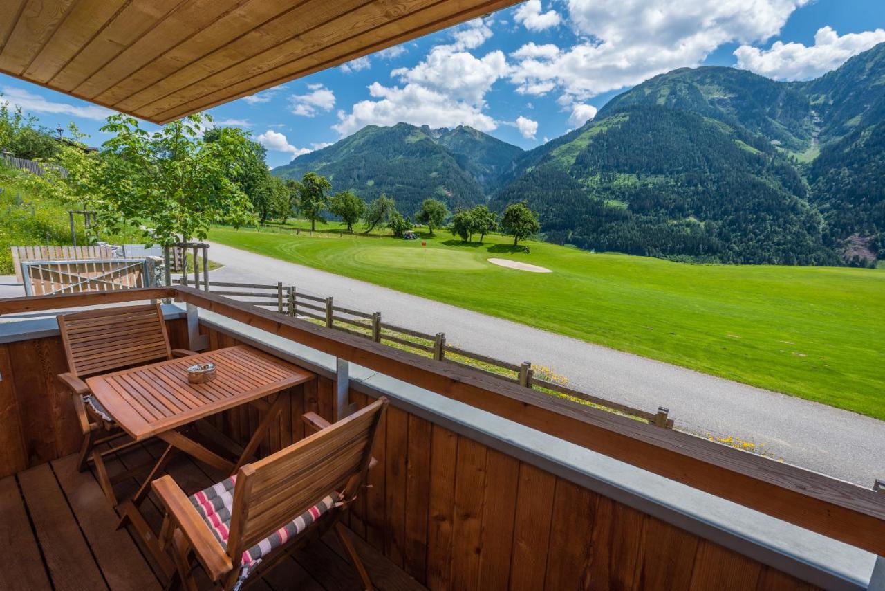 Apartment with Mountain View