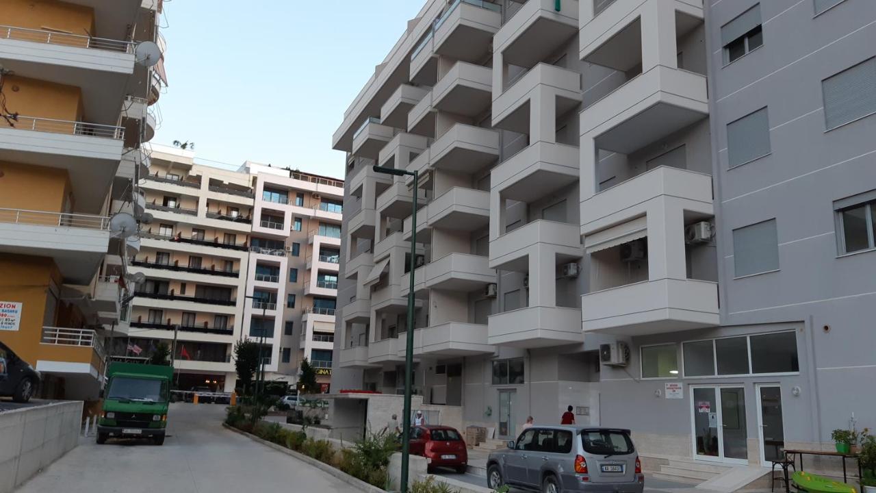 G Balcony Apartment - Bed and Breakfast Vlorë