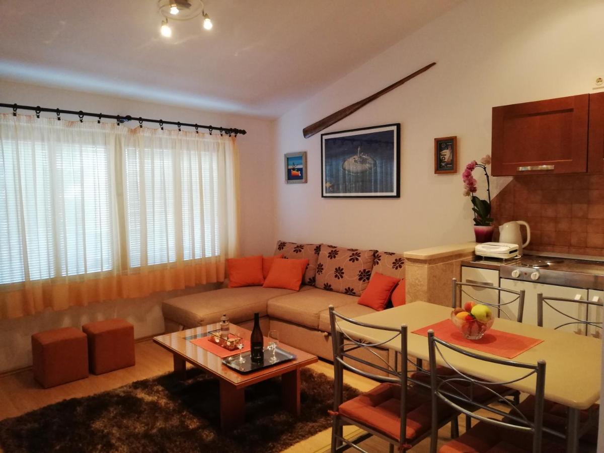 Adria Apartments - Bed and Breakfast Pula