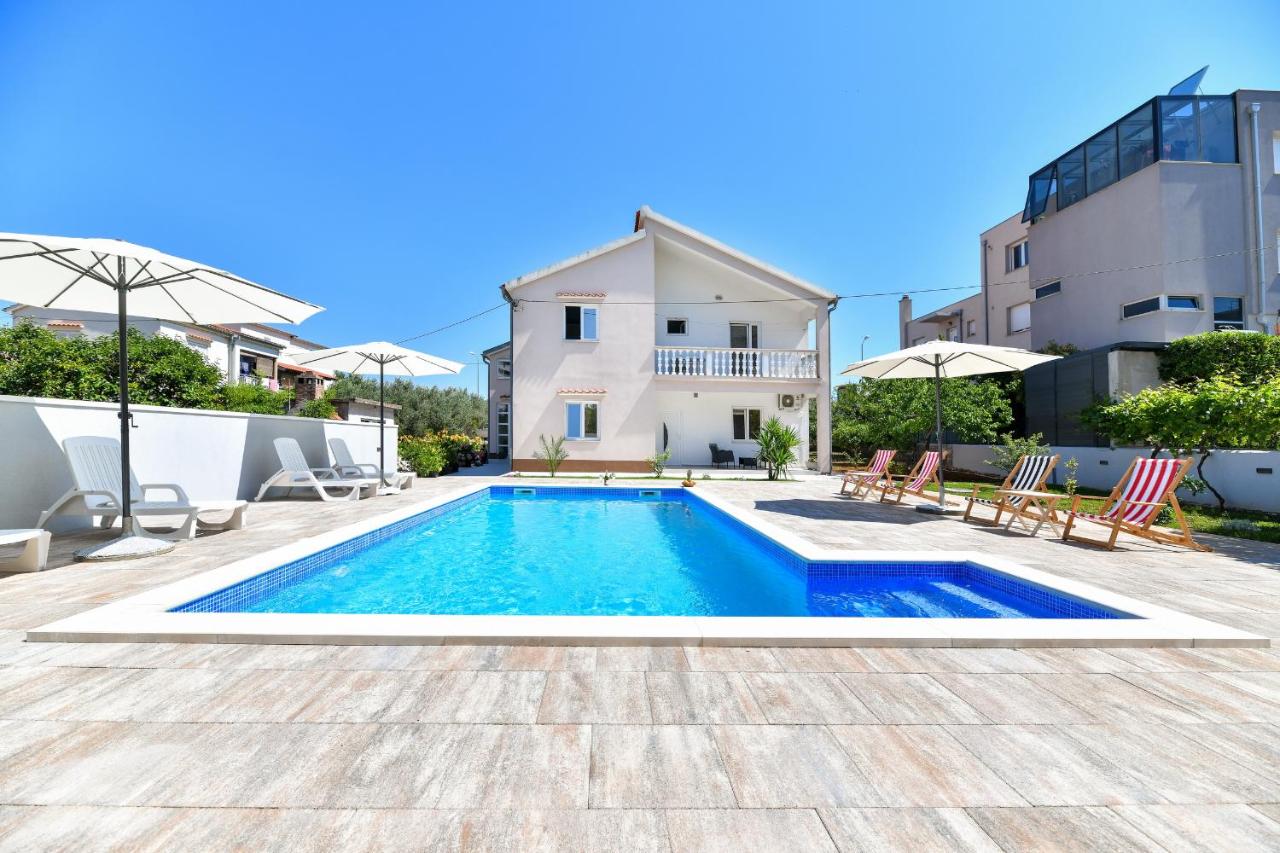 Apartment mit Poolblick