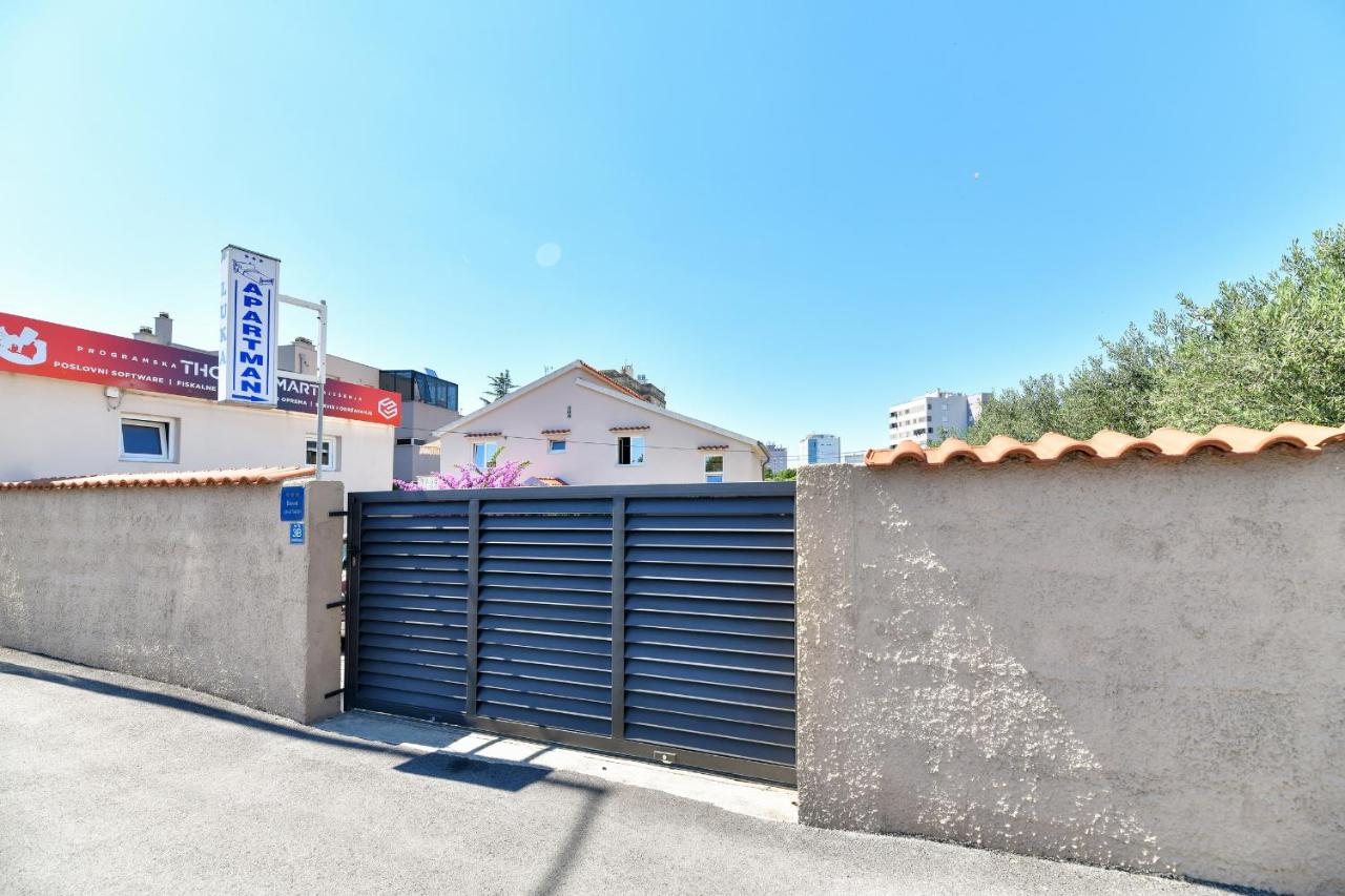 Pool house LUKA - Bed and Breakfast Zadar