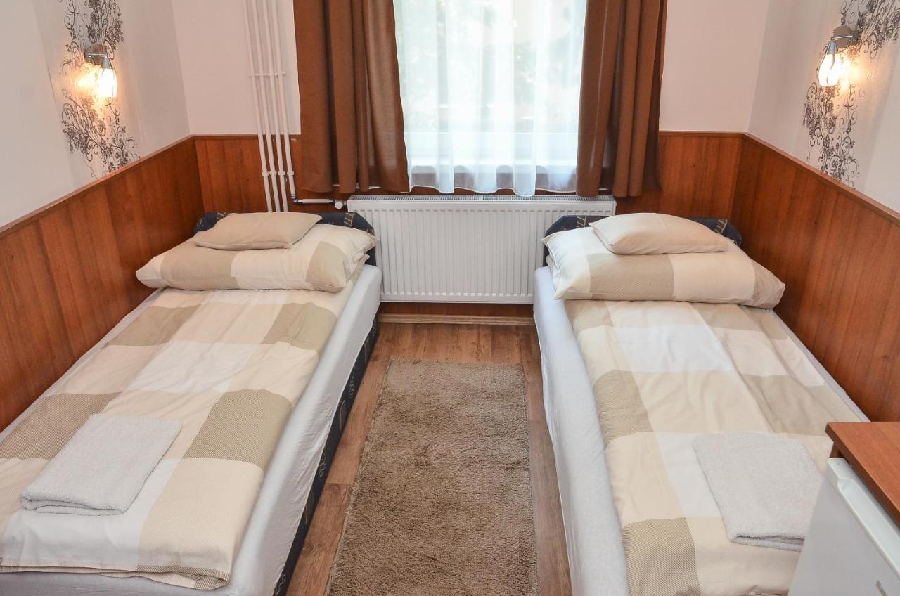 Standard Zweibettzimmer mit eigenem Bad