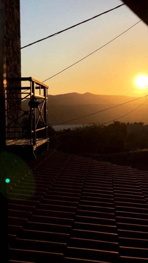 Kamares Stone House 5 - Bed and Breakfast Geroliménas